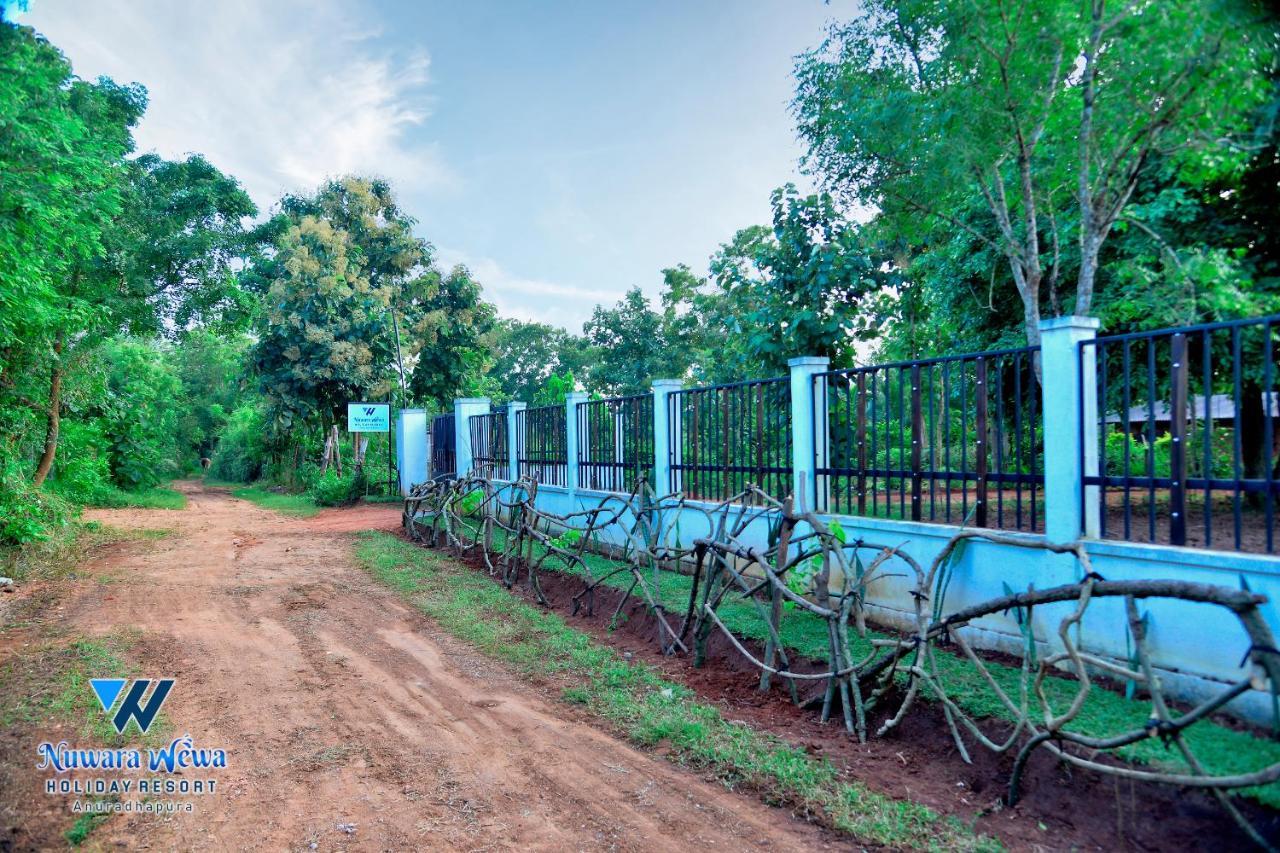 Nuwara Wewa Holiday Resort Anuradhapura Exterior photo