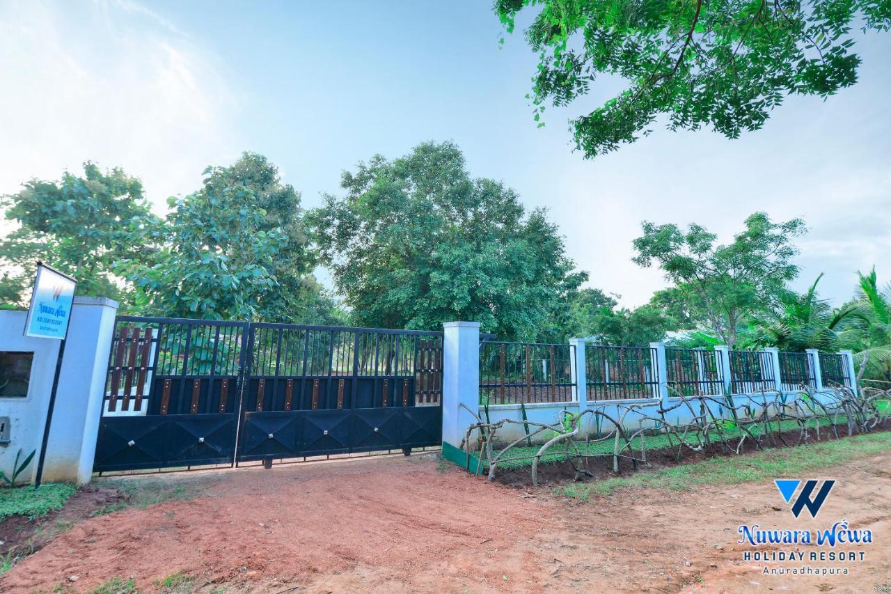 Nuwara Wewa Holiday Resort Anuradhapura Exterior photo